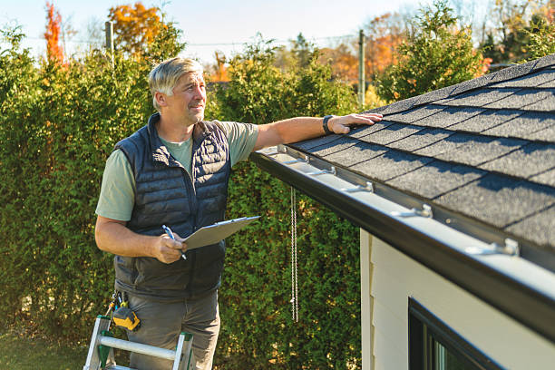 Professional Emergency Roof Repair technician working in Gaylordsville, CT
